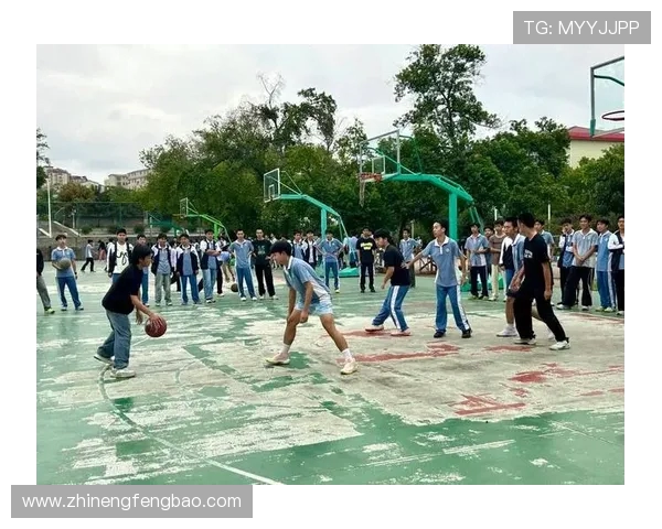 篮球燃梦青春激扬赛场展现团队拼搏与永不言弃精神